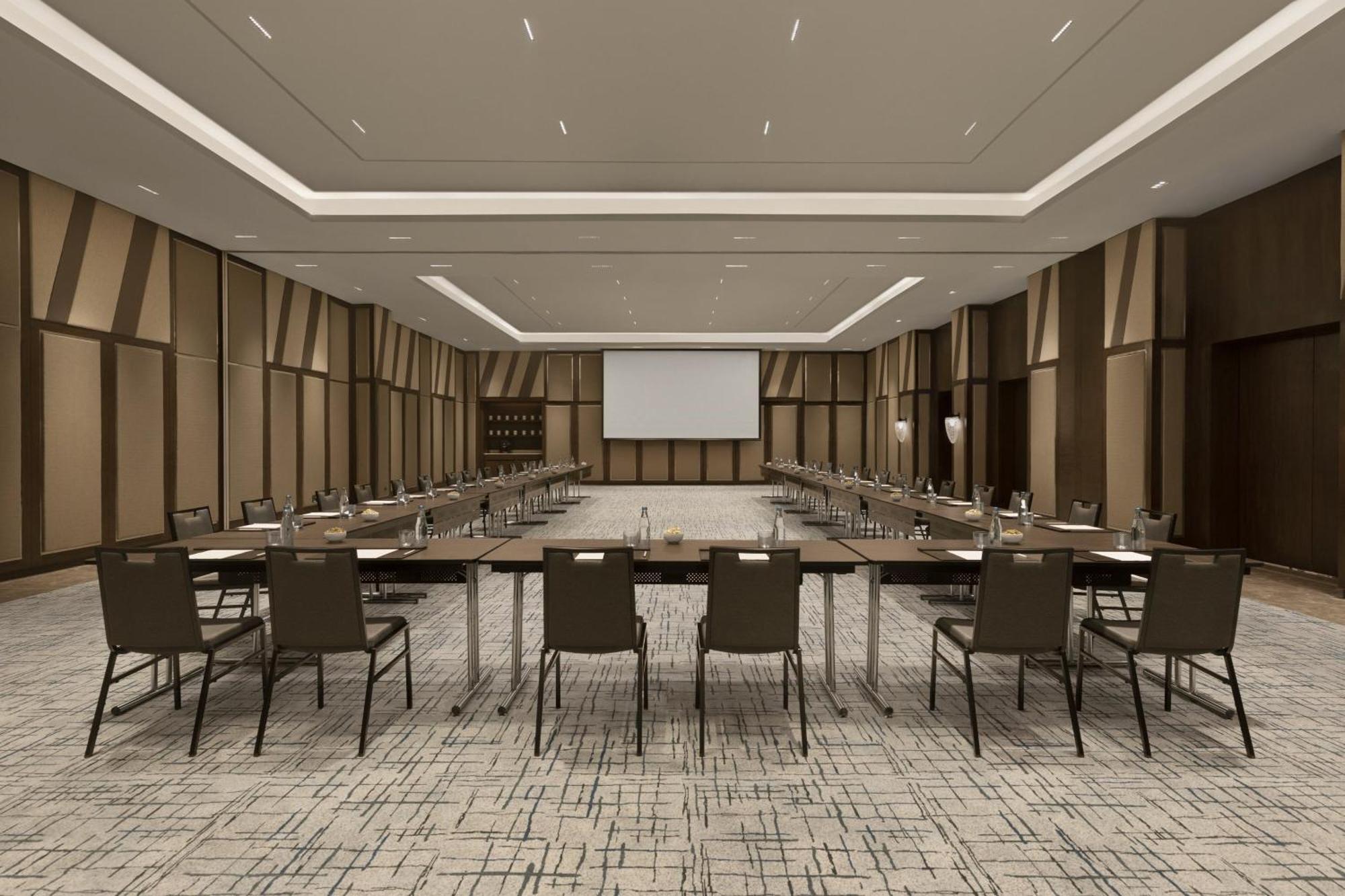 The Westin Manila Hotel Pasig City Exterior photo
